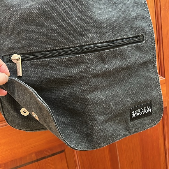 Kenneth Cole Reaction, Canvas laptop, book bag messenger bag NWOT gender neutral - Picture 13 of 17